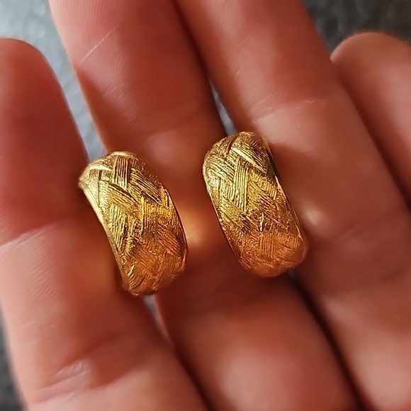 VTG Gold Textured Women's Earrings - Picture 4 of 7